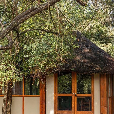 Ndzhaka Tented Camp Заповедник Маньелети Экстерьер фото