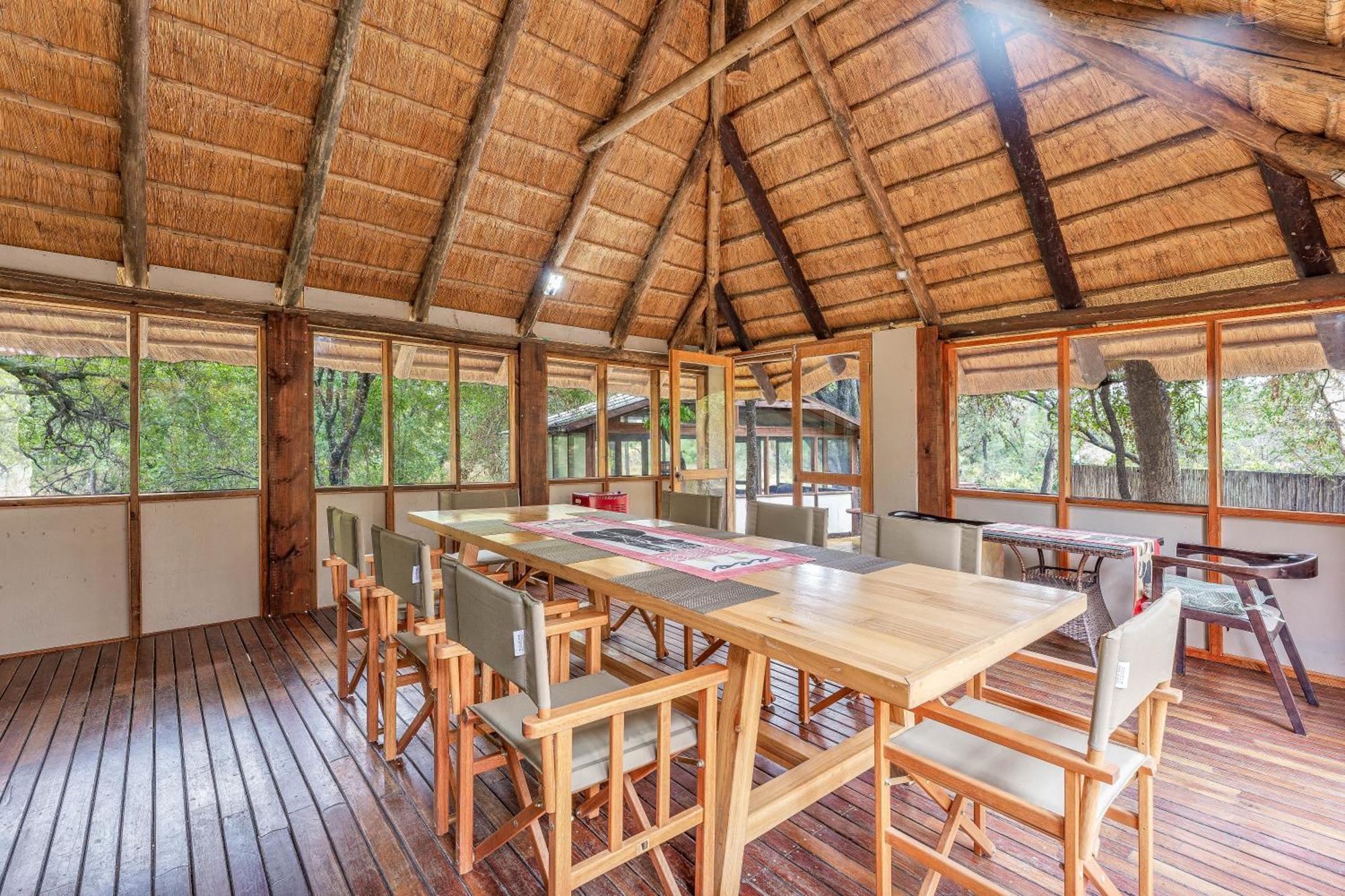 Ndzhaka Tented Camp Заповедник Маньелети Экстерьер фото