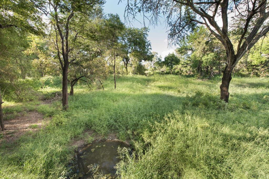 Ndzhaka Tented Camp Заповедник Маньелети Экстерьер фото