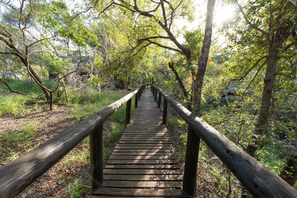 Ndzhaka Tented Camp Заповедник Маньелети Экстерьер фото